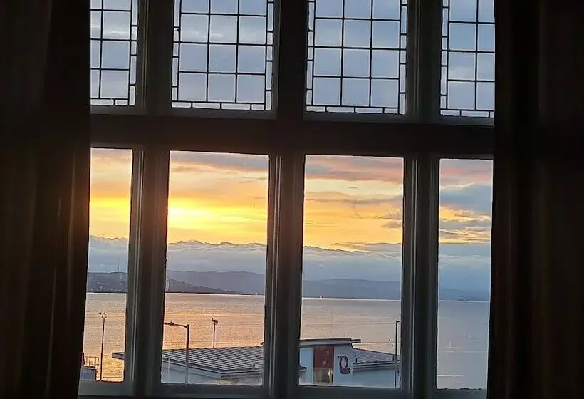 Отель Royal Marine