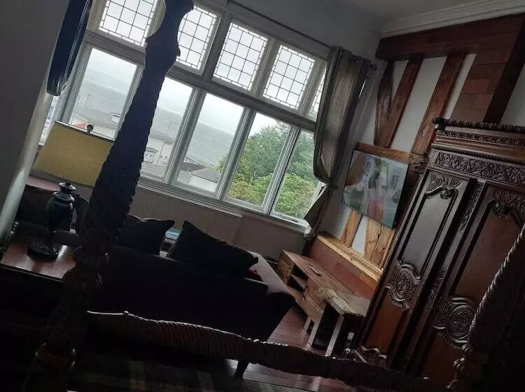 Отель Royal Marine