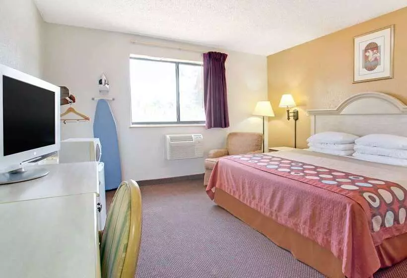 בית מלון כפרי Super 8 By Wyndham Clearwater/st. Petersburg Airport