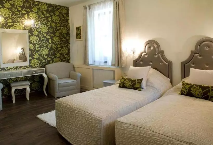 فندق Varga Tanya