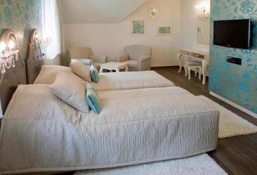 فندق Varga Tanya