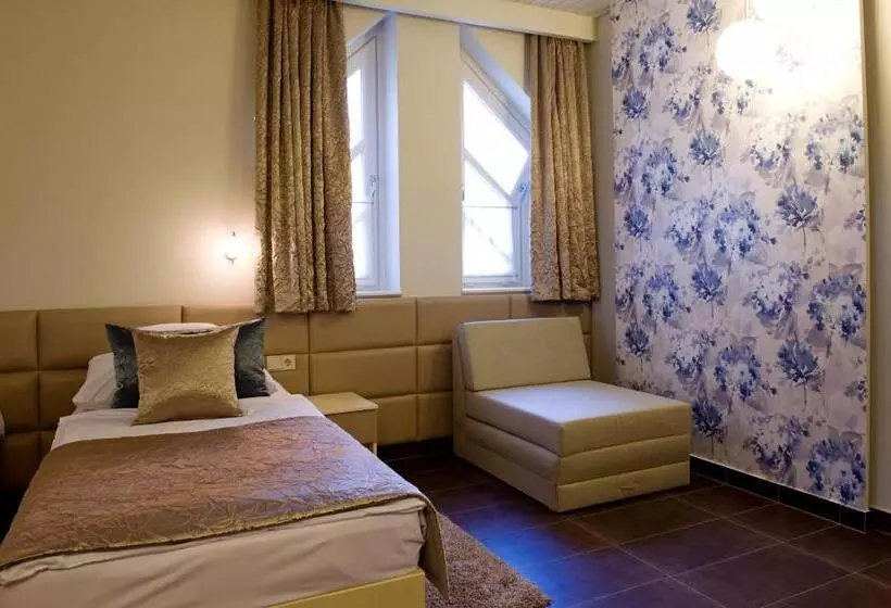 فندق Varga Tanya