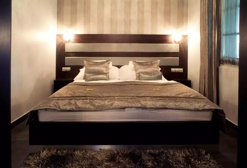 فندق Varga Tanya