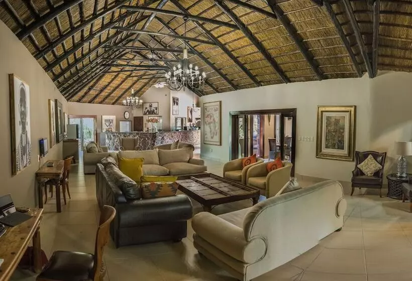 هتل Zulu Nyala Game Lodge