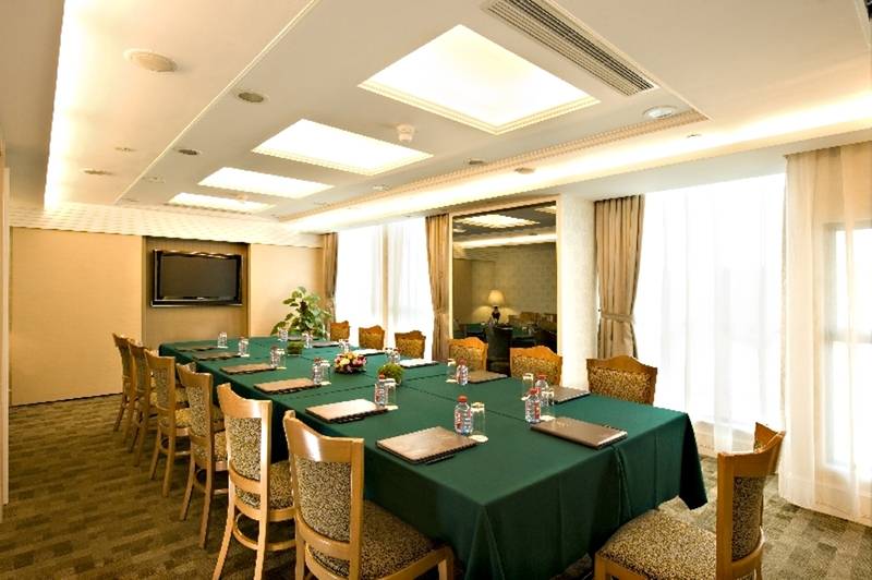 هتل Bishop Lei International House