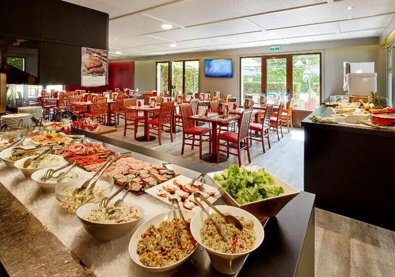 ホテル Campanile Melun Sénart