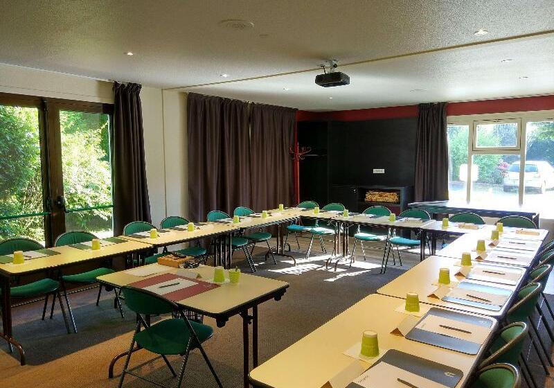 فندق Campanile Melun Sénart