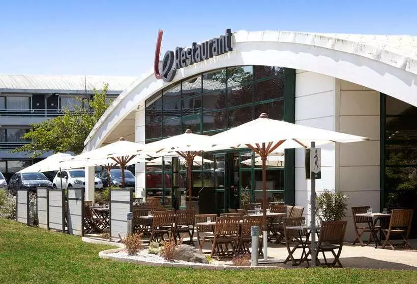 Отель Campanile Poitiers Site Du Futuroscope