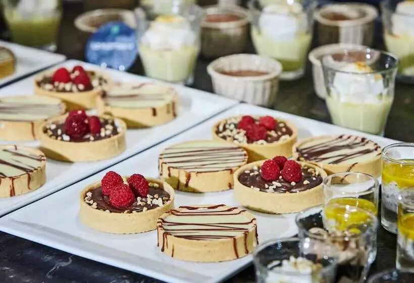 Отель Campanile Poitiers Site Du Futuroscope