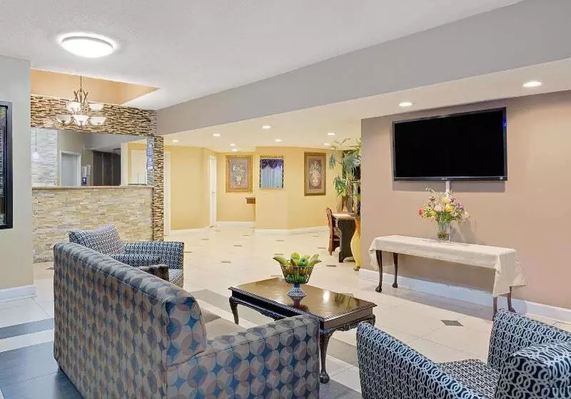 هتل Days Inn By Wyndham Columbus