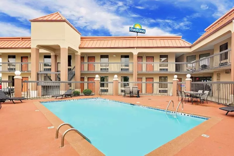 هتل Days Inn By Wyndham Columbus