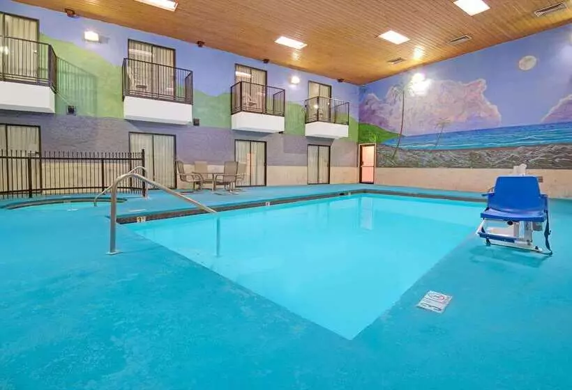 בית מלון כפרי Days Inn By Wyndham East Albuquerque