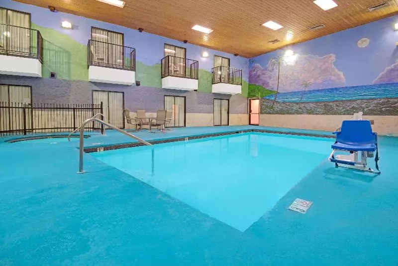 בית מלון כפרי Days Inn By Wyndham East Albuquerque