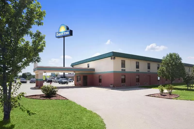 Отель Days Inn By Wyndham Park City Kansas