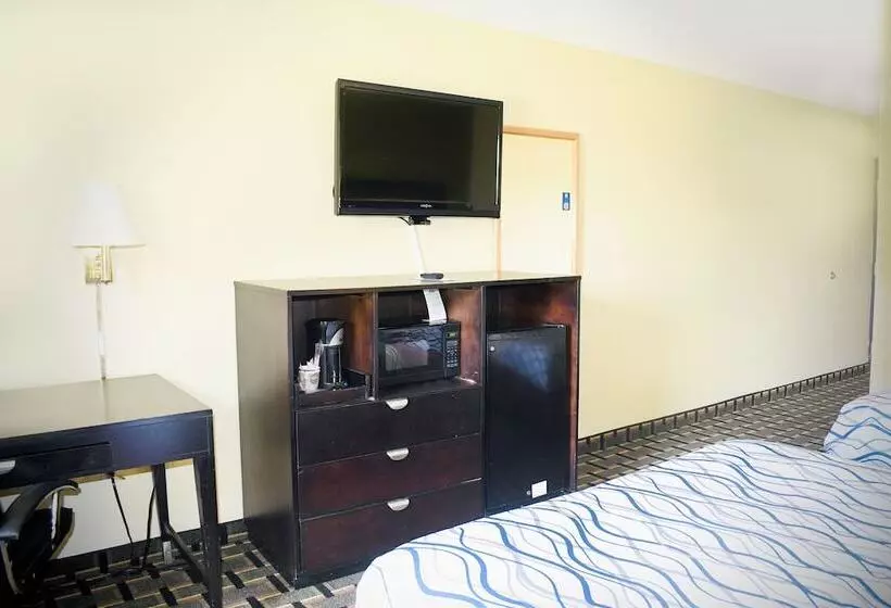 Отель Days Inn By Wyndham Park City Kansas