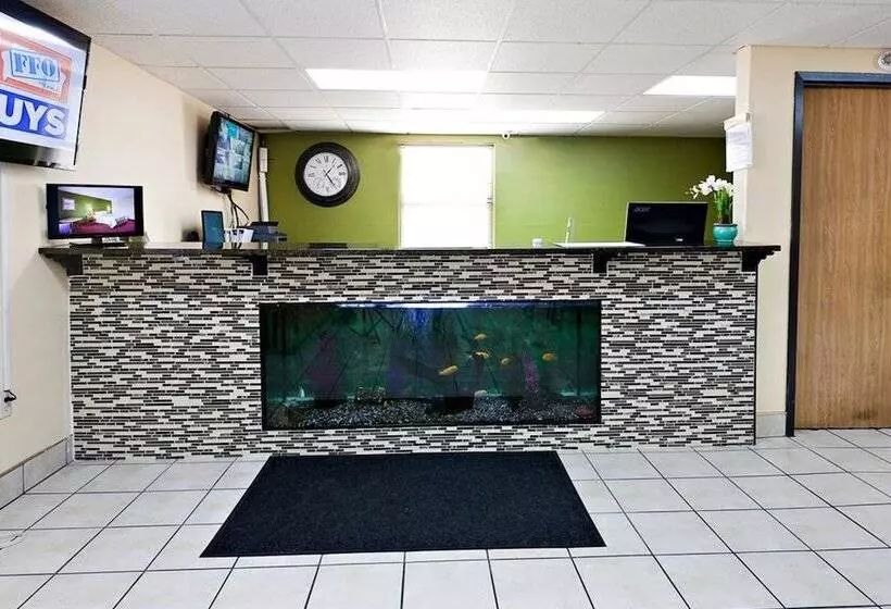 Отель Days Inn By Wyndham Park City Kansas