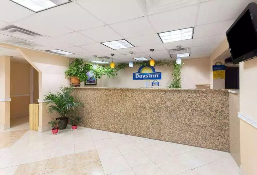 Отель Days Inn By Wyndham Waycross