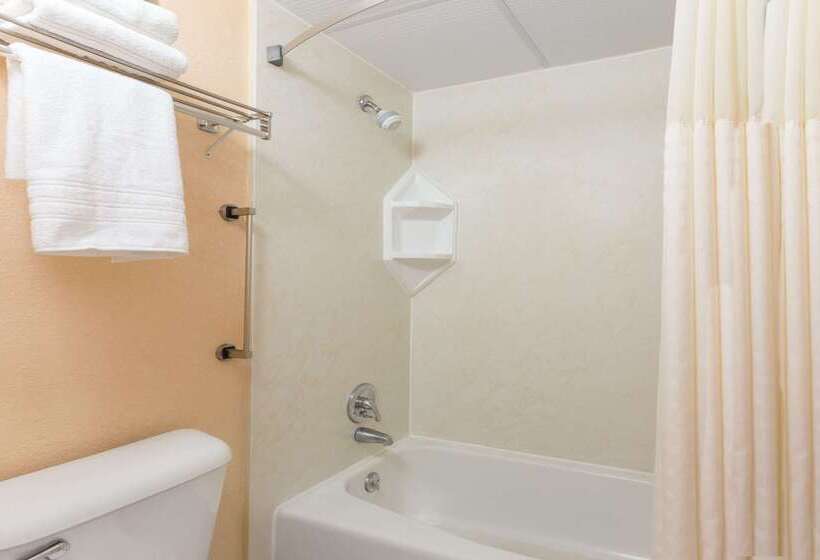 호텔 Days Inn By Wyndham Waycross