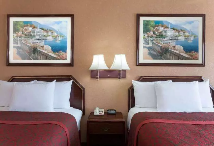 Отель Days Inn By Wyndham Waycross