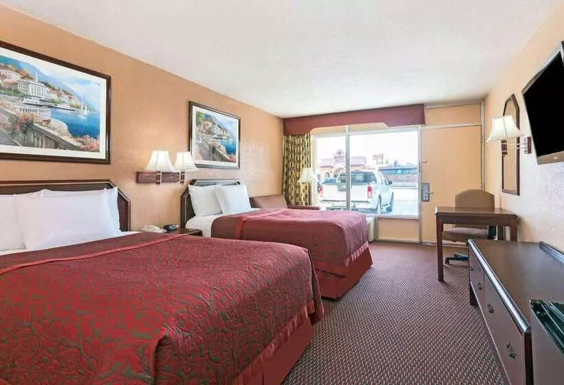 Отель Days Inn By Wyndham Waycross