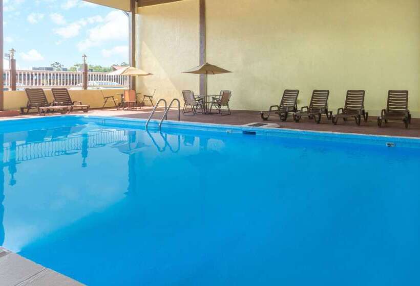 호텔 Days Inn By Wyndham Waycross