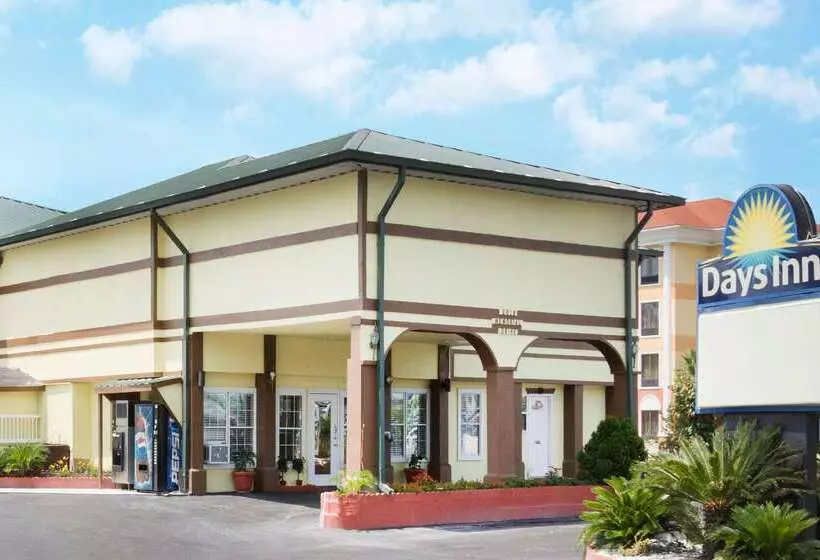 Отель Days Inn By Wyndham Waycross