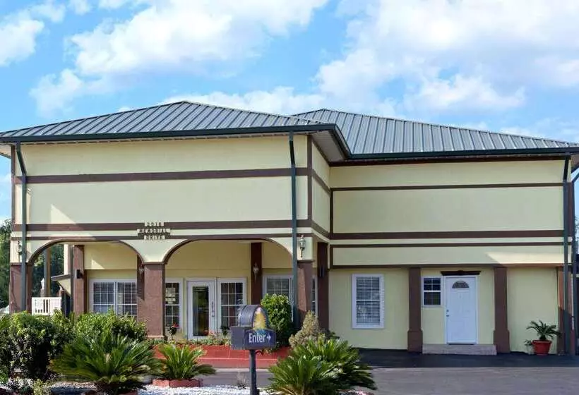 Отель Days Inn By Wyndham Waycross