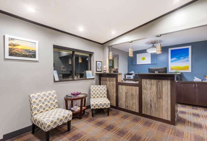 Отель Days Inn By Wyndham Renfro Valley Mount Vernon