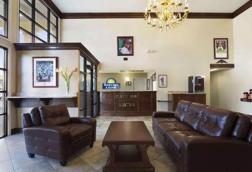 ホテル Days Inn & Suites By Wyndham Tuscaloosa Univ. Of Alabama