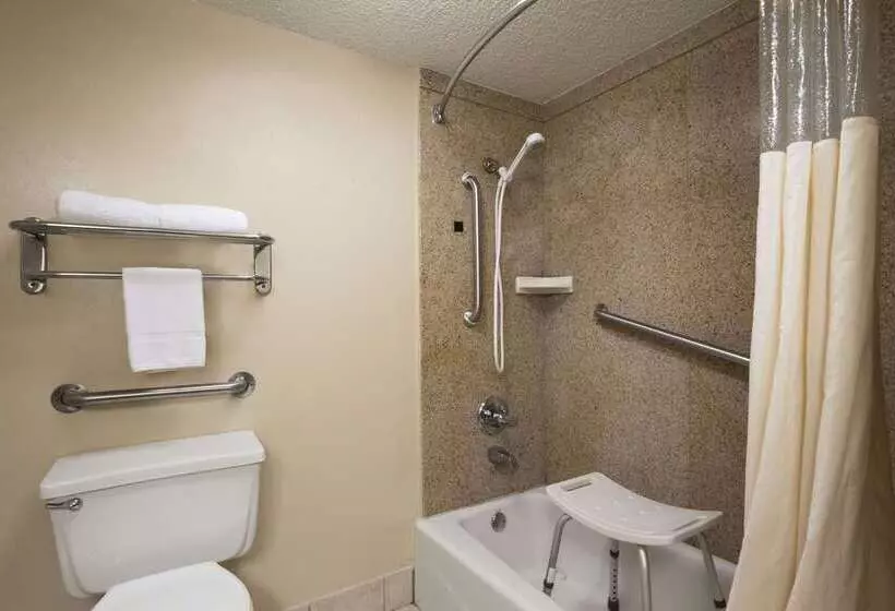 ホテル Days Inn & Suites By Wyndham Tuscaloosa Univ. Of Alabama