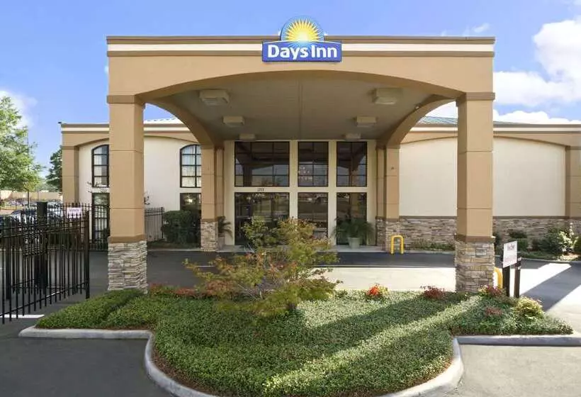 ホテル Days Inn & Suites By Wyndham Tuscaloosa Univ. Of Alabama