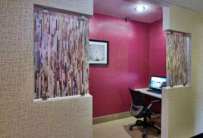 בית מלון כפרי Holiday Inn Express & Suites Birmingham South   Pelham, An Ihg