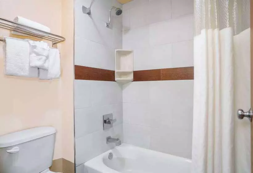 ホテル Howard Johnson By Wyndham Williams