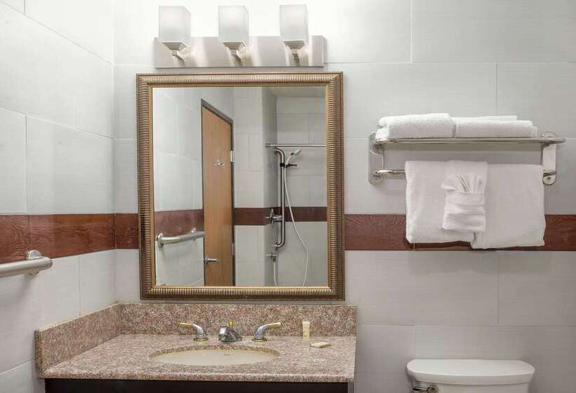 Отель Howard Johnson By Wyndham Williams