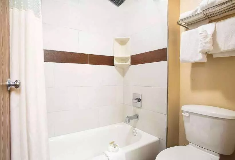 ホテル Howard Johnson By Wyndham Williams