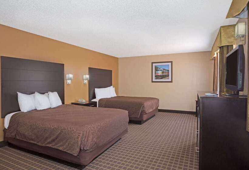 Отель Howard Johnson By Wyndham Williams