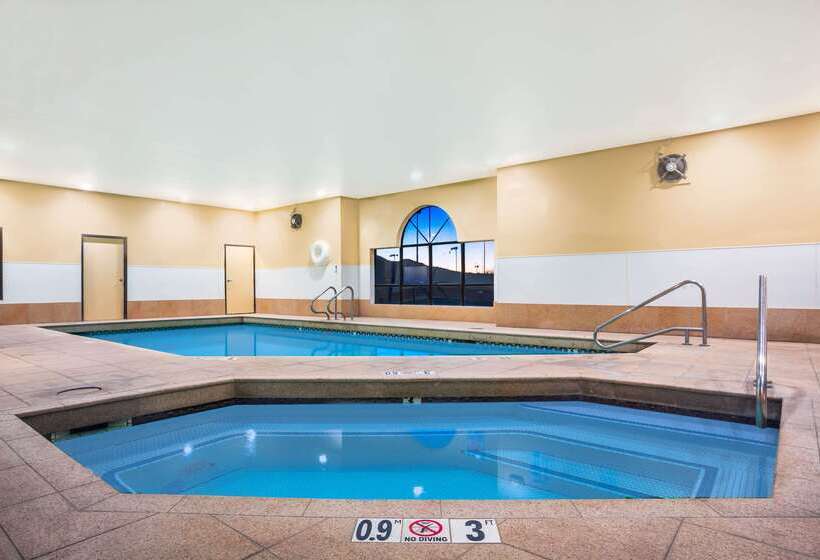 Отель Howard Johnson By Wyndham Williams