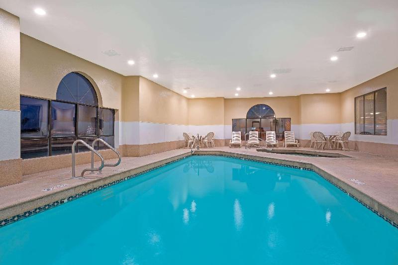 Отель Howard Johnson By Wyndham Williams