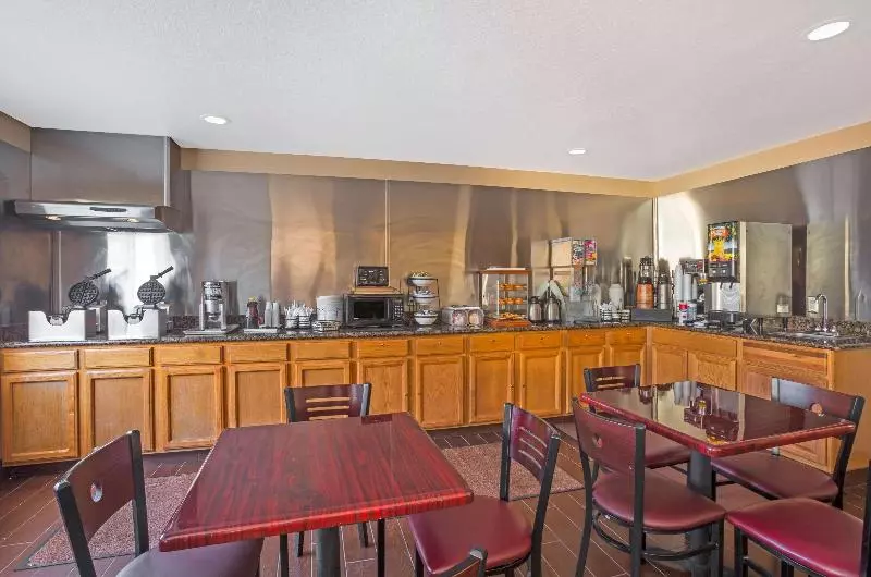 ホテル Howard Johnson By Wyndham Williams