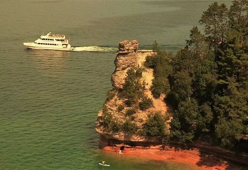 Отель Pictured Rocks Inn And Suites