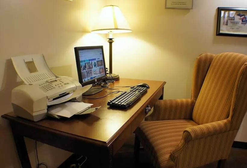 Отель Pictured Rocks Inn And Suites