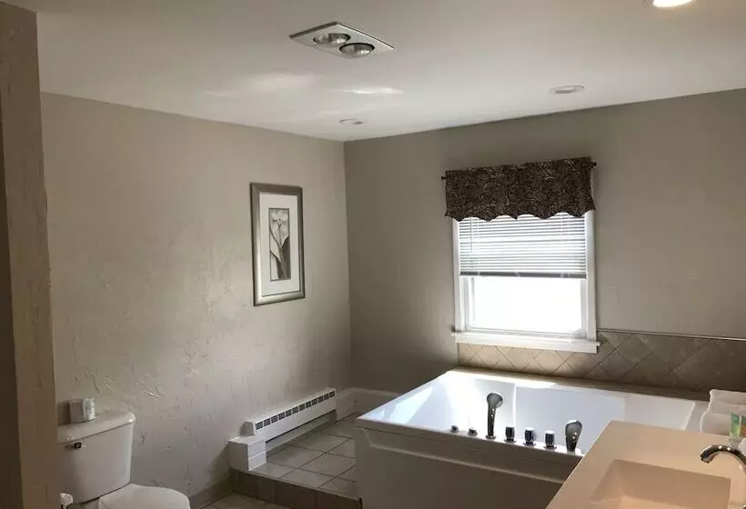 Отель Pictured Rocks Inn And Suites