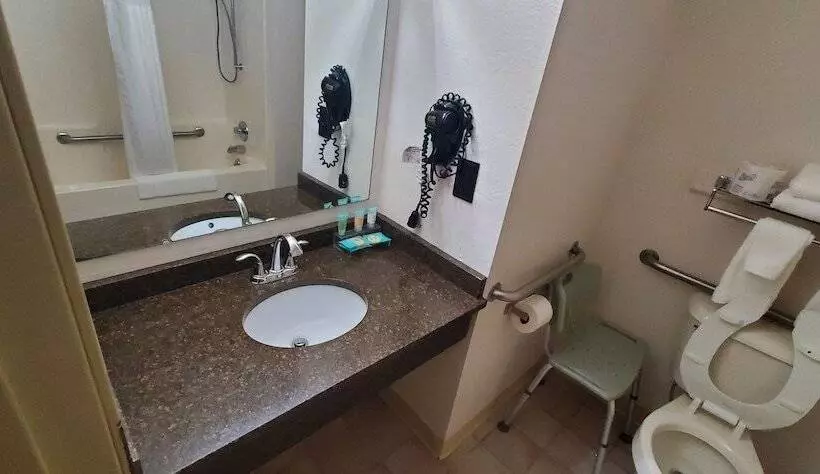 Отель Pictured Rocks Inn And Suites