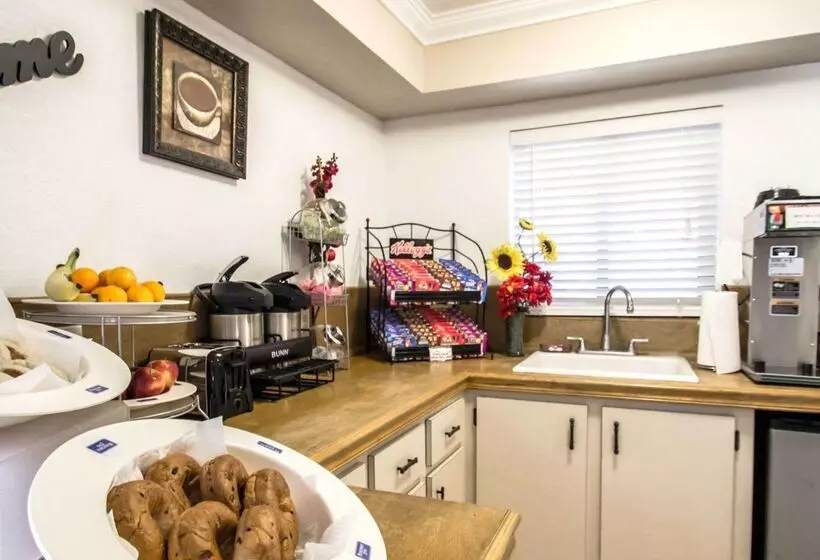 فندق Rodeway Inn