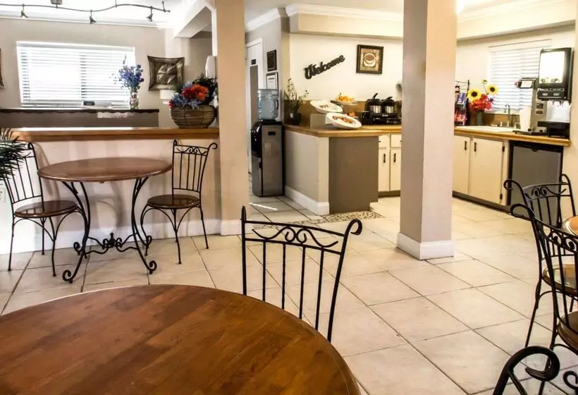 فندق Rodeway Inn