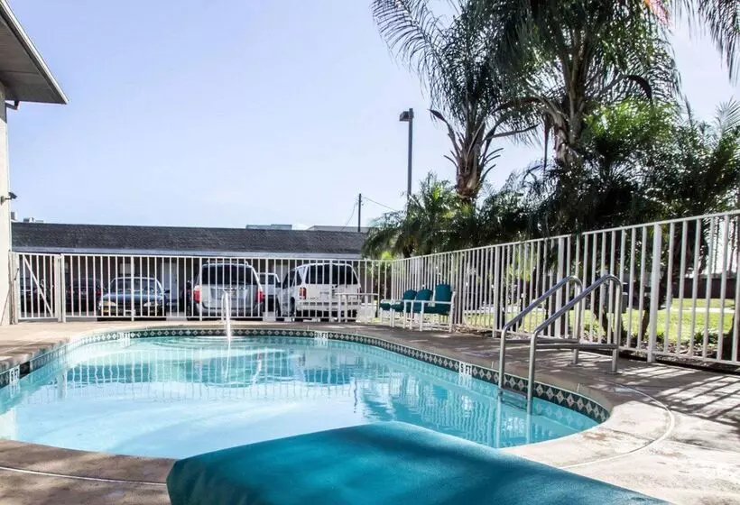 فندق Rodeway Inn