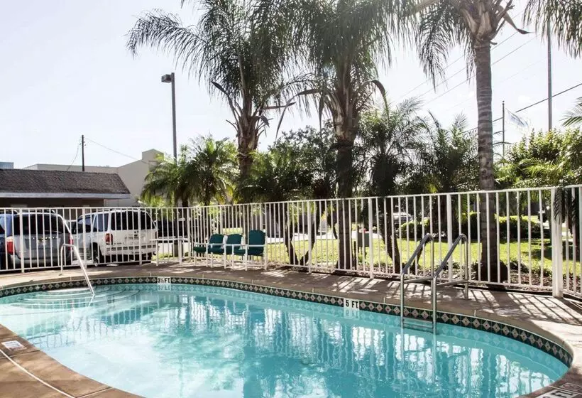 فندق Rodeway Inn