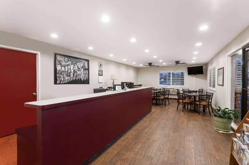 호텔 Super 8 By Wyndham Visalia