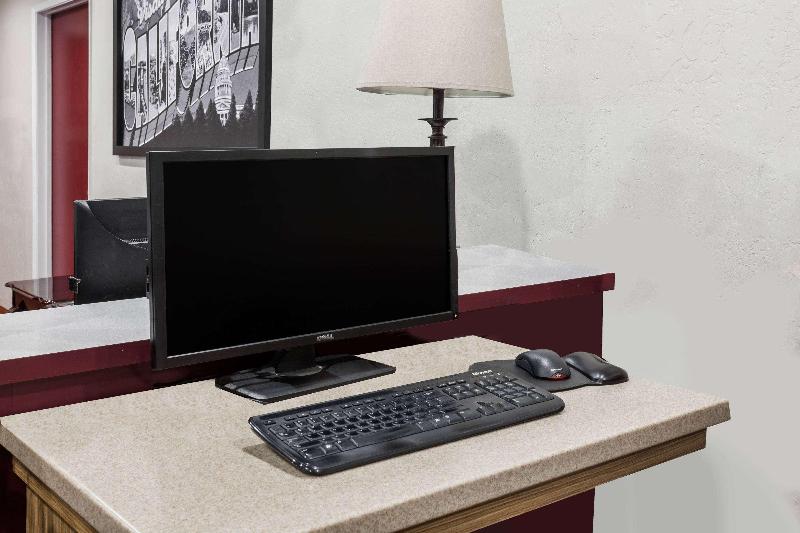 هتل Super 8 By Wyndham Visalia