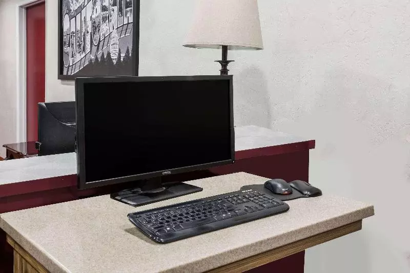 호텔 Super 8 By Wyndham Visalia